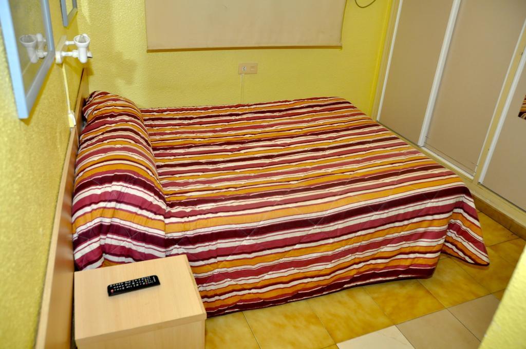 Hostal El Jardin Benidorm Szoba fotó