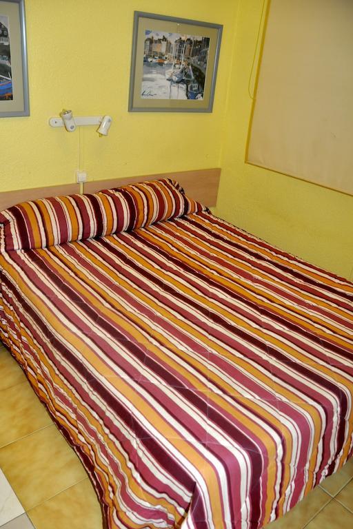 Hostal El Jardin Benidorm Szoba fotó