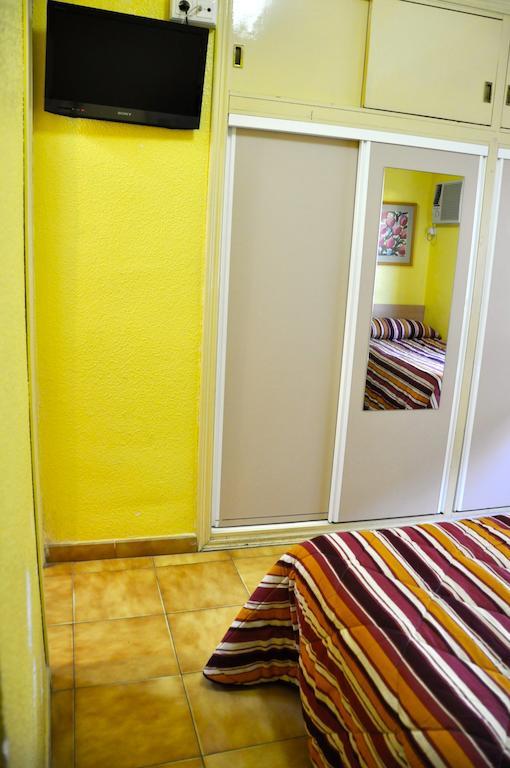 Hostal El Jardin Hotel Benidorm Szoba fotó