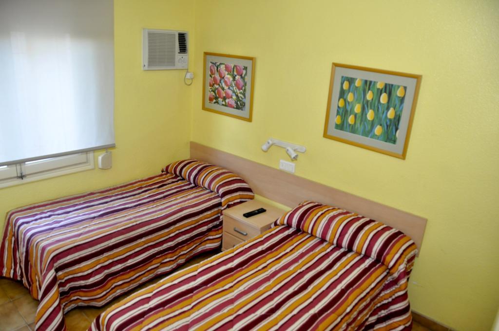Hostal El Jardin Benidorm Szoba fotó